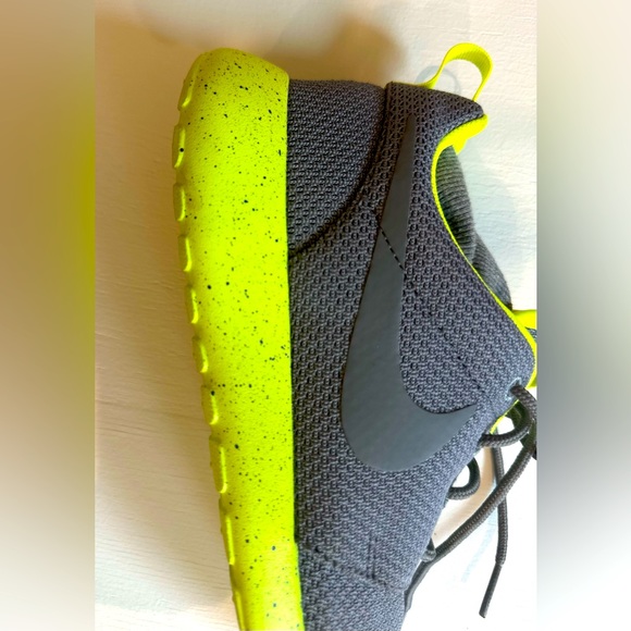 EUC, Custom, one of a kind, Nike Fly, size 7, grey w/ neon yellow/green , “bye” - Picture 4 of 5